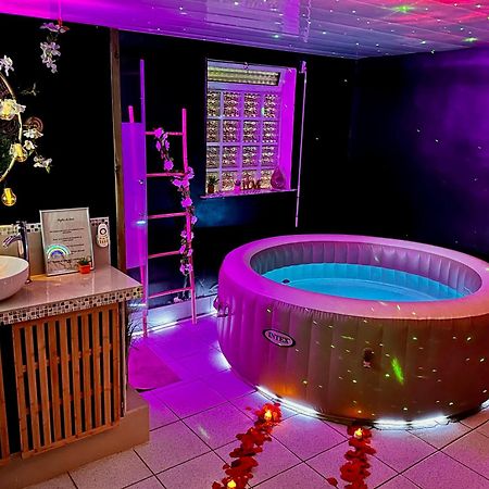 Suite Romantique Jacuzzi Gagny Exterior foto